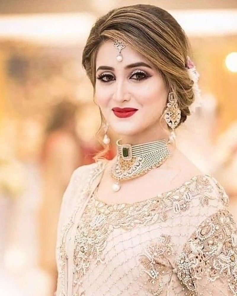 28 Jhumar with hairstyle ideas | pakistani bridal, pakistani bridal makeup,  pakistani wedding outfits